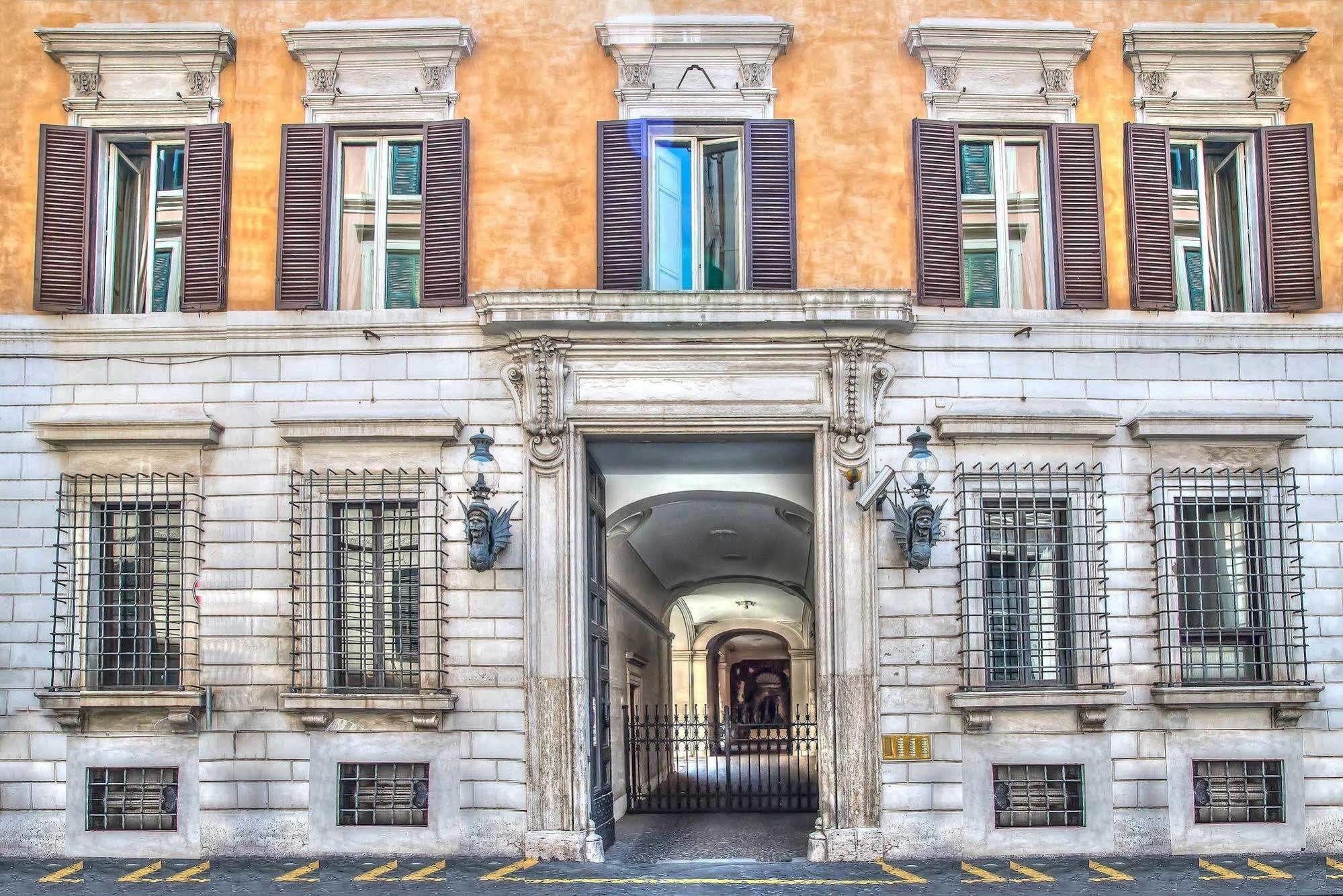 Acomodação com café da manhã  Trevi Roma